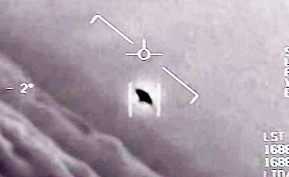 Her er et af de bedste billeder af de såkaldte uidentificerede flyvende objekter taget af piloter i den amerikanske flåde. Forsvarsministeriet frigav de hemmeligstemplede fotografier sidste år.