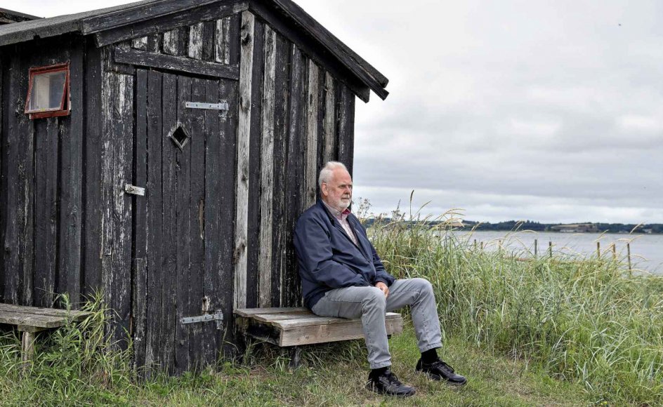 Jens Smærup Sørensen (født 1946) er vokset op i Staun ved Limfjorden, som også har været et omdrejningspunkt for hans forfatterskab.