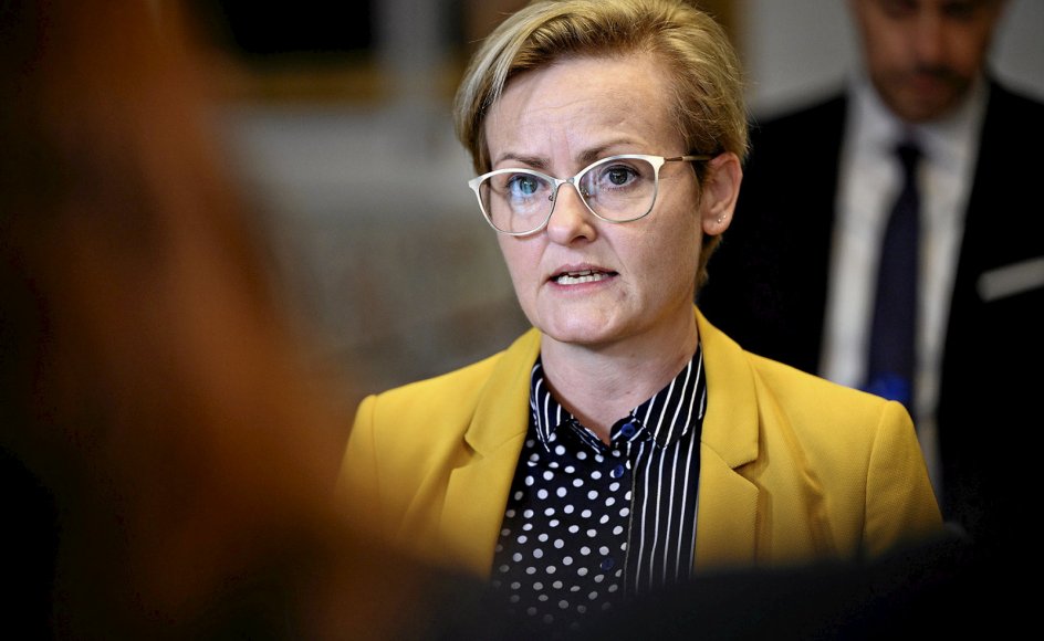 Undervisningsminister Pernille Rosenkrantz-Theil har en religionskritisk fortid, der er formet af hendes baggrund på den yderste venstrefløj, siger cand.pæd. og forhenværende lektor.