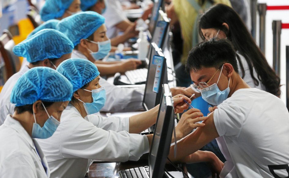 I flere asiatiske lande går det trægt med at få vaccineret befolkningen, omend Kina - her i storbyen Chongqing - har sat turbo på.