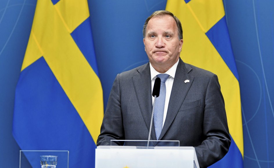For første gang nogensinde valgte et flertal i det svenske parlament mandag formiddag at udtrykke mistillid til den siddende statsminister.