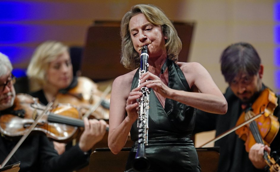 Sabine Meyer ydede Mozarts himmelske klarinetkoncert fuld retfærdighed ved at spille den i smukkeste symbiose med Mozarts ånd. På billedet spiller ses hun til en koncert i Prag.