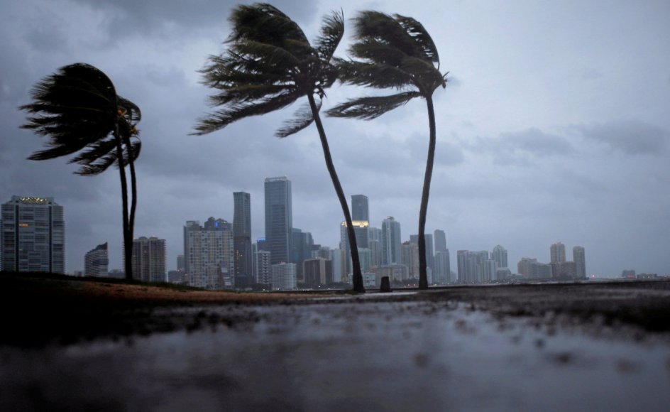 Ifølge Steven E. Koonin bliver klimavidenskabens misvisende konklusioner om vejrfænomener som tornadoer, naturbrande, oversvømmelser og tørke viderebragt og forstærket af pressen. Her er det orkanen Irma, der trækker ind over Miami i USA i 2017.