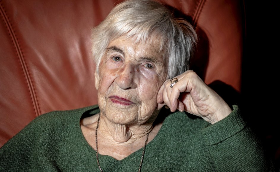 Lige til det sidste vedblev Esther Bejarano med at deltage i arrangementer og give interviews for at holde mindet om holocaust i live. Som hun sagde til tv-stationen ZDF: ”Vi må aldrig tie og aldrig lade noget lignende ske igen. Aldrig igen!”.