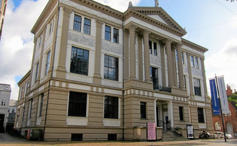 Blandt kendetegnene for bygningen Fyns Kunstmuseum, der blev opført i Odense i 1880’erne, er blandt andet billedfrisen og søjlerne. – Foto Slots- og Kulturstyrelsen.
