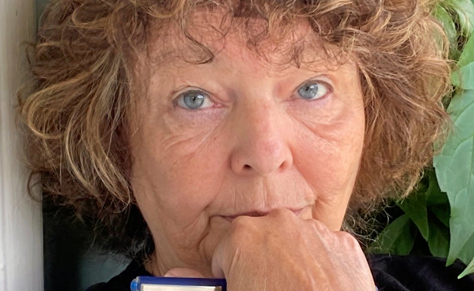 Når Nina Malinovski underviser i ”creative writing” på Kunsthøjskolen i Holbæk, ynder hun at give sine elever et særligt råd: ”Hvis I på nogen mulig måde kan lade være med at skrive, så gør det. Det er ensomt, svært og lidet indbringende.” Alligevel gør hun det selv.