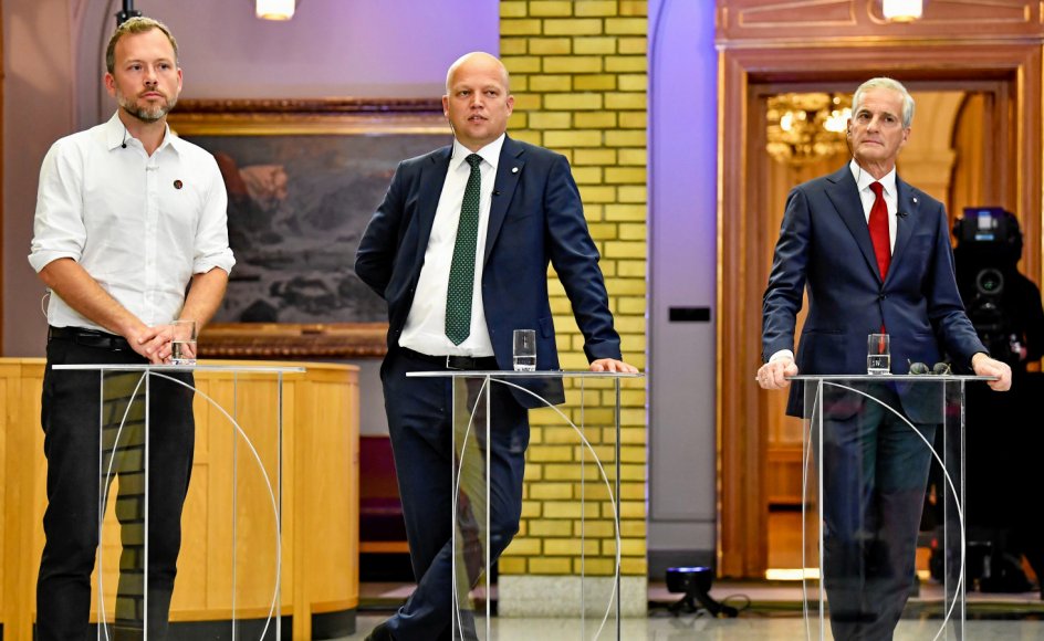 Den rødgrønne blok fik flertal ved mandagens norske Stortingsvalg. Står det til Arbejderpartiets Jonas Gahr Støre (th), bliver han nu leder af en regering med deltagelse af både Socialistisk Venstrepartis Audun Lysbakken (tv.) og Centerpartiets Trygve Ved