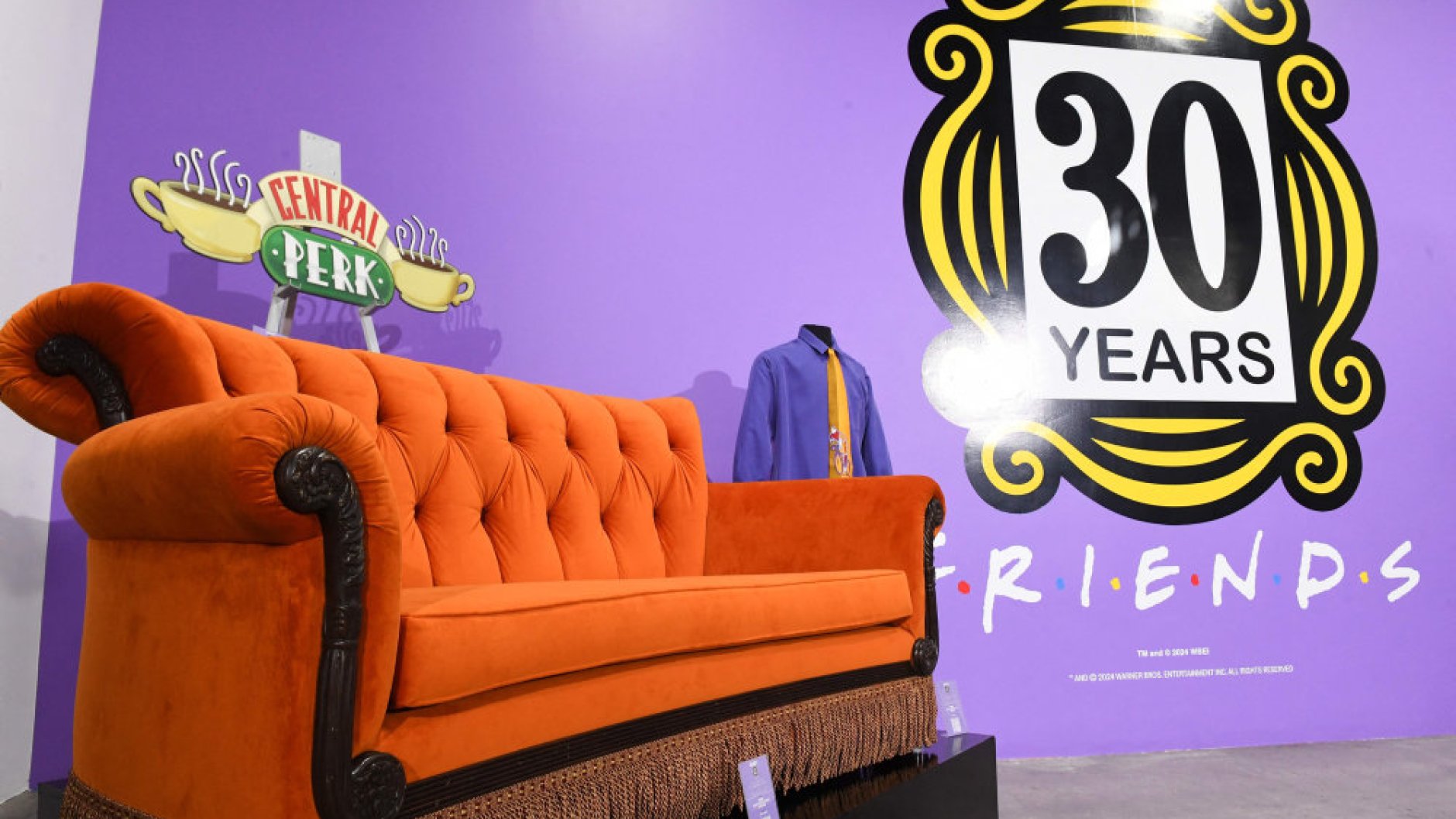 Kopi af sofa fra hitserien ”Venner” sælges for 150.000 kroner