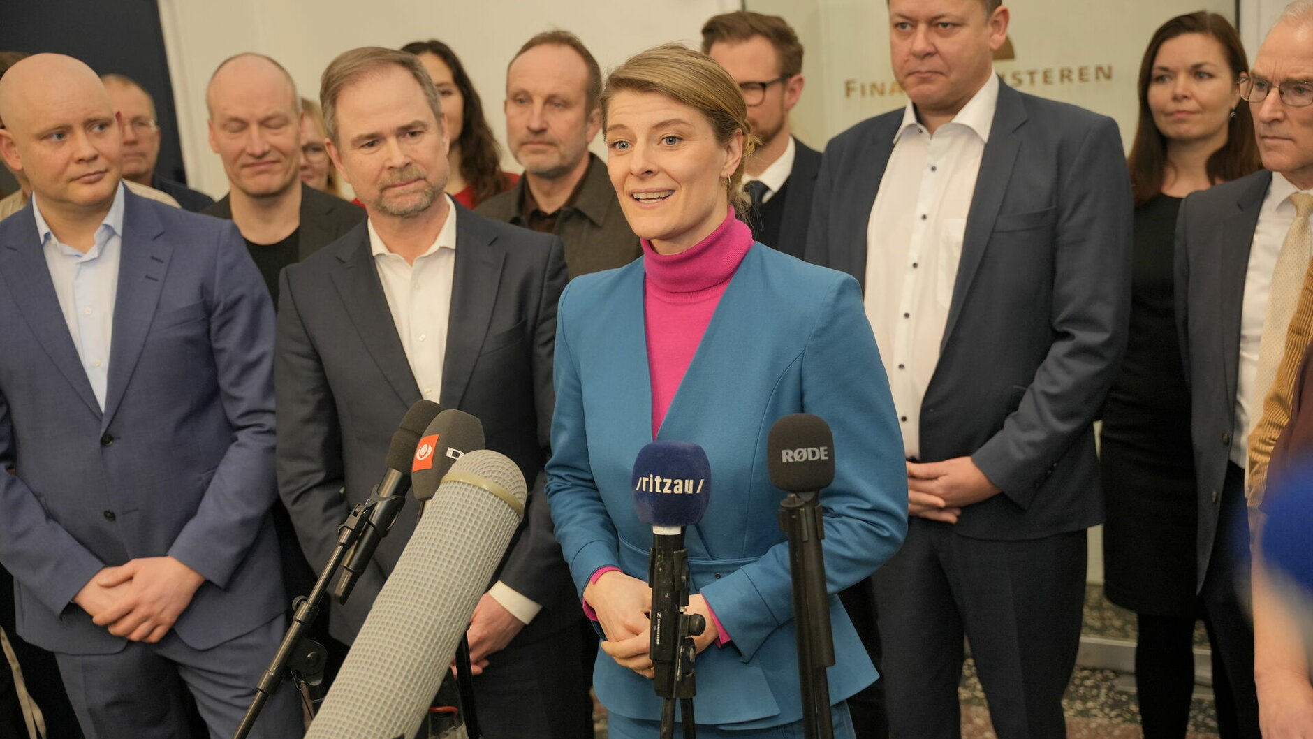 regeringen-kunne-ikke-enes-om-momsen-det-er-mette-frederiksens-store