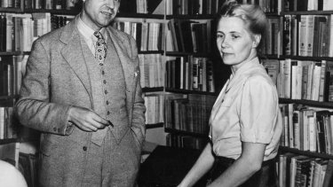 Væk er den raffinerede virkelighedsforståelse, som Gunnar Myrdal definerede i form af "videnskabelig værdirelativisme," skriver Mikael Hertig i dagens kronik. På billedet ses Gunnar Myrdal med sin kone, den svenske politiker Alva Myrdal.