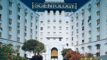 Scientologys filialer rundt om i verden, herunder i Oslo, får ingen finansiel støtte fra centralorganisation i USA. Her er det Scientologys bygning i Los Angeles. -