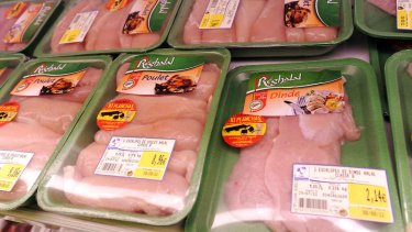 Det globale halalmarked vokser voldsomt. Her ses kalkun- og kyllingekød i et fransk supermarked, der kun sælger Halal-slagtet kød. 