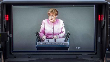 Fremtidens Europa vil se helt anderledes ud, mener Josef Janning. Her ses Angela Merkel gennem en monitor på et kamera. 
