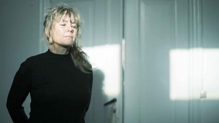 Line Knutzon Line Knutzons nye teaterstykke finder inspiration i de fem personer ...