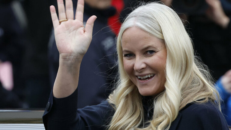 Mette-Marit rystet over Epstein-historier: Ofre har min støtte | Kristeligt Dagblad