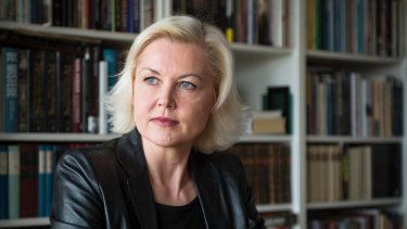 Forfatter Anne-Marie Vedsø Olesen er aktuel med en ny trilogi om de nordiske guder. Første bind hedder "Vølvens vej - Snehild".