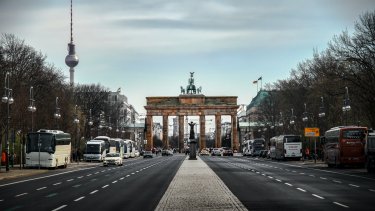 "Vi bør genopfinde den nære forbindelse til tysk kultur og holde den ved lige, også efter morgendagens valg," skriver kulturredaktør Michael Bach Henriksen.