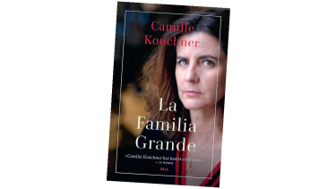 I kølvandet på udgivelsen af "La familia grande" skete der flere ting på MeToo-fronten i Frankrig. En af disse var implementeringen af loven, der fastsatte den seksuelle lavalder til 15 år.