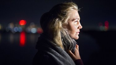 "Der kommer en dag, hvor det bliver for gennemskueligt, og Jeanette Ottesen har, siden kritikken tog fart, udfoldet en hektisk redningsaktion ved at lægge sig fladt ned og undskylde over for Lotte Friis," skriver Sørine Gotfredsen