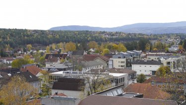 Kongsberg vidner om en mangeårige forbindelse mellem Danmark og Norge. Sølvminebyen var en vigtig indtægtskilde for det oldenborgske monarki i 1600- og 1700-tallet, indtil Norge i 1814 kom i union med Sverige.