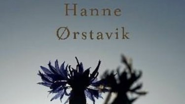 Det er både blødt og brutalt at læse Hanne Ørstaviks nye bog.