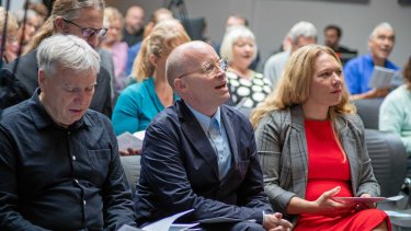 Uffe Elbæk (UFG), Stinus Lindgreen (RV), Rasmus Nordqvist (SF) og Lisbeth Bech Poulsen (SF) deltog i fejringen af Folketingets åbning ved Humanistisk Samfund.