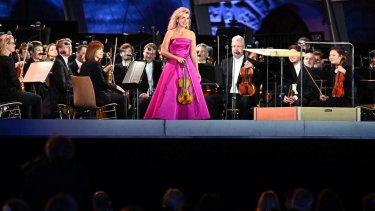 Den tyske superviolinist Anne-Sophie Mutter ved en tidligere koncert med stjernedirigenten Daniel Barenboim i Berlin.