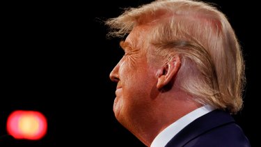 I en gæstekommentar i avisen New York Times skriver Bill Grueskin, som er professor i journalistik på Columbia University i New York og tidligere redaktør for avisen Wall Street Journal, at Donald Trump ifølge en opgørelse løj flere end 30.000 gange i løbet af sine fire år som præsident, og at journalister derfor automatisk vendte det døve øre til hans benægtelser af historierne i Steele-rapporten.