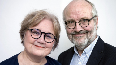 Der er altid nogen, der trænger til at blive forbavset. Lad os bruge denne tid til at tænke over, hvem vi kan forbavse, skriver Annette og Jørgen Due Madsen i deres julehilsen.