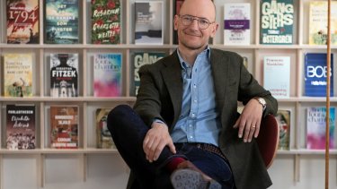 Jeg har meget tillid til, at anmeldere og redaktører heller ikke lader sig påvirke, når vi laver et interview eller en lille film. Ligesom de heller ikke lader sig påvirke, når vi indrykker en annonce.