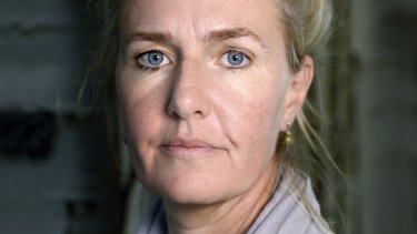 "Som forælder prøver du at holde fast i normalen, ikke vakle. Men det begyndte at skride. At have et sygt barn er pissehårdt, men man har også en meget klar rolle: Der er ikke andet her i verden end mit barn, der eksisterer ikke andet," fortæller Rikke Greve.