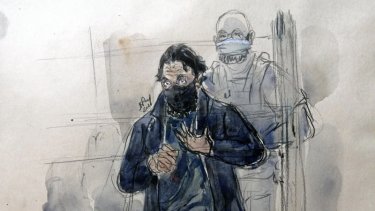Den 32-årige fransk-marokkanske Salah Abdeslam er den eneste overlevende af de 20 anklagede terrorister. Han har under retssagen forklaret terrorangrebet som et modsvar på Frankrigs bombardementer af Islamisk Stat i Syrien.
