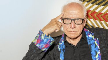 Ditlev Tamm har skiftet radikalt ud i sin garderobe, efter han fyldte 50 år. Han deler modeinteressen med sin kone, ”men jeg er nok til det lidt mere flamboyante”, siger han.