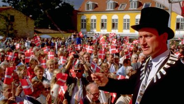 Peter Brixtofte indvier Farums nye rådhus i 1989. Senere kom nedturen.
