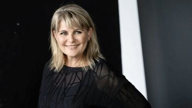 Den 57-årige krimiforfatter og tidligere modtager af De Gyldne Laurbær, Sara Blædel, har dette efterår været vært på DR reportageserien ”Vi er ordbildne” .
