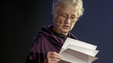 Forfatter Anne Marie Ejrnæs har hele sit voksne liv været med i Dansk PEN, hvor hun skriver breve til justitsministre, fængselsdirektører og ambassadører for at få løsladt fængslede forfattere rundt omkring i verden.