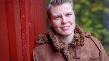 42-årige Jeanette Ellen Bauer går fra den 1. november fra at være pressechef til øverste chef for Kirkens Korshær. Hun er uddannet cand. comm. fra Roskilde Universitet med studier i teologi ved Københavns Universitet og har tidligere blandet andet været r