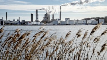 Aalborg Portland og andre virksomheder langt fra København og Aarhus er det et politisk mål at tilgodese, og det kan betyde, at der skal gives et bundfradrag i CO2-afgiften.