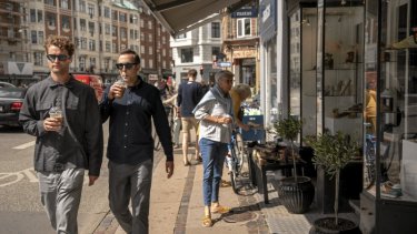 Man kan mistænke Børsens chefredaktør, den tidligere socialdemokratiske finansminister Bjarne Corydon, for at lide af privilegieblindhed, skriver Sørine Gotfredsen. Hans analyse af middelklassen lyder som noget, der er udklækket på en cafe på Østerbro. So