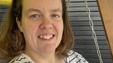 Louise Kirk, der i dag bor i Holstebro mener, at massiv mobning i skoleårene er årsagen til, at hun aldrig har haft hverken selvværd eller selvtillid og måske også grunden til, at hun i 2006 fik sin første diagnose; depression.