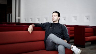 Aktiviteter i og omkring kirken og den kristne tro hjælper den 22-årige asylansøger fra Iran Farid Yari med at holde modet og håbet oppe, mens han venter på endeligt svar på, om han må blive i landet.