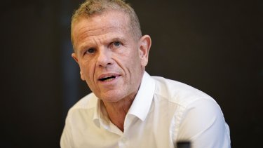 Chefen for Forsvarets Efterretningstjeneste siden 2015, Lars Findsen, sidder fængslet og er sigtet for forbrydelser mod staten.