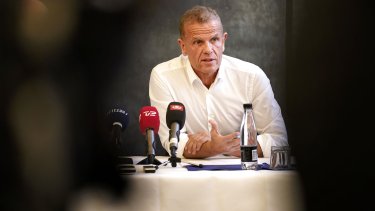 Chefen for Forsvarets Efterretningstjeneste fra 2015 til 2020, Lars Findsen, var en af de fire medarbejdere i Danmarks efterretningstjenester, som den 8. december blev sigtet og varetægtsfængslet for at have ”videregivet højt klassificerede oplysninger”.