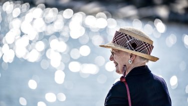 "Dronningen har fulgt mig hele livet," skriver forfatter Henrik Jensen.