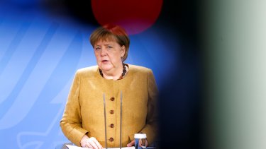 Der gik mere end en nostalgisk skygge gennem det konservative Europa, da Angela Merkel den 12. december afleverede nøglerne til den tyske regeringsmagt til en ny, socialdemokratisk kansler. Da hun slukkede efter sig, gik rullegardinet også ned for en af de sidste konservativt ledede regeringer i Europa.