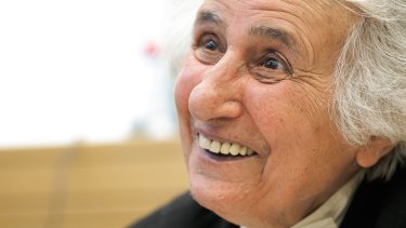 96-årige Anita Lasker-Wallfish. Hun kom fra en jødisk familie i Tyskland, og blev sendt til koncentrationslejren i Auschwitz i Polen. Her spillede hun i et orkester, som de indsatte dannede. Senere kom hun til den tyske lejr Bergen-Belsen, hvor hun var ved krigens afslutning.