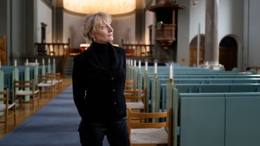 ”I krisen er der nogle, som tror, de konstant skal udgrunde nuancerne af deres følelser for på den måde at sikre sig mod, at de bliver lige så kede af det i fremtiden. Men det er et selvbedrag. Vi kan ikke sikre os mod at blive kede af det igen. At være menneske er at være fejlfuld, og vi vil igen komme til at såre og blive såret. Derfor skal vi i kirken høre, at det er menneskeligt at fejle, men tilgivelsen frisætter,” siger præsten og forfatteren Kathrine Lilleør.