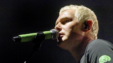 The Minds of 99 spillede flere af sangene fra deres nye album ”Infinity Action”, der udkom i fredags, til den udsolgte stadionkoncert i Parken i København i september. Her er det bandets forsanger Niels Brandt.