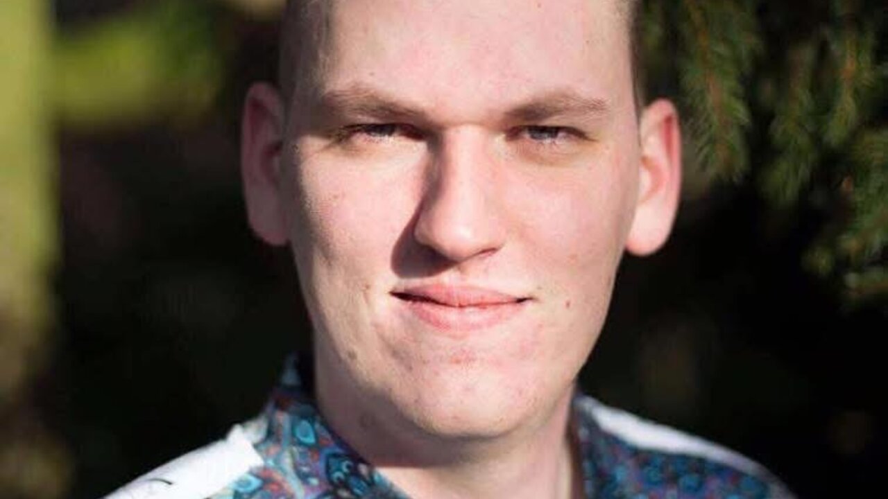 Daniel rydder sne gratis på Bornholm: 