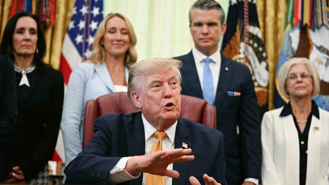 USA's præsident, Donald Trump, taler om blandt andet situationen i Iran efter at have underskrevet et præsidentielt dekret. Foto: Jim Watson/Ritzau Scanpix.